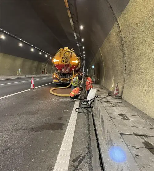 台州隧道排水渠清淤